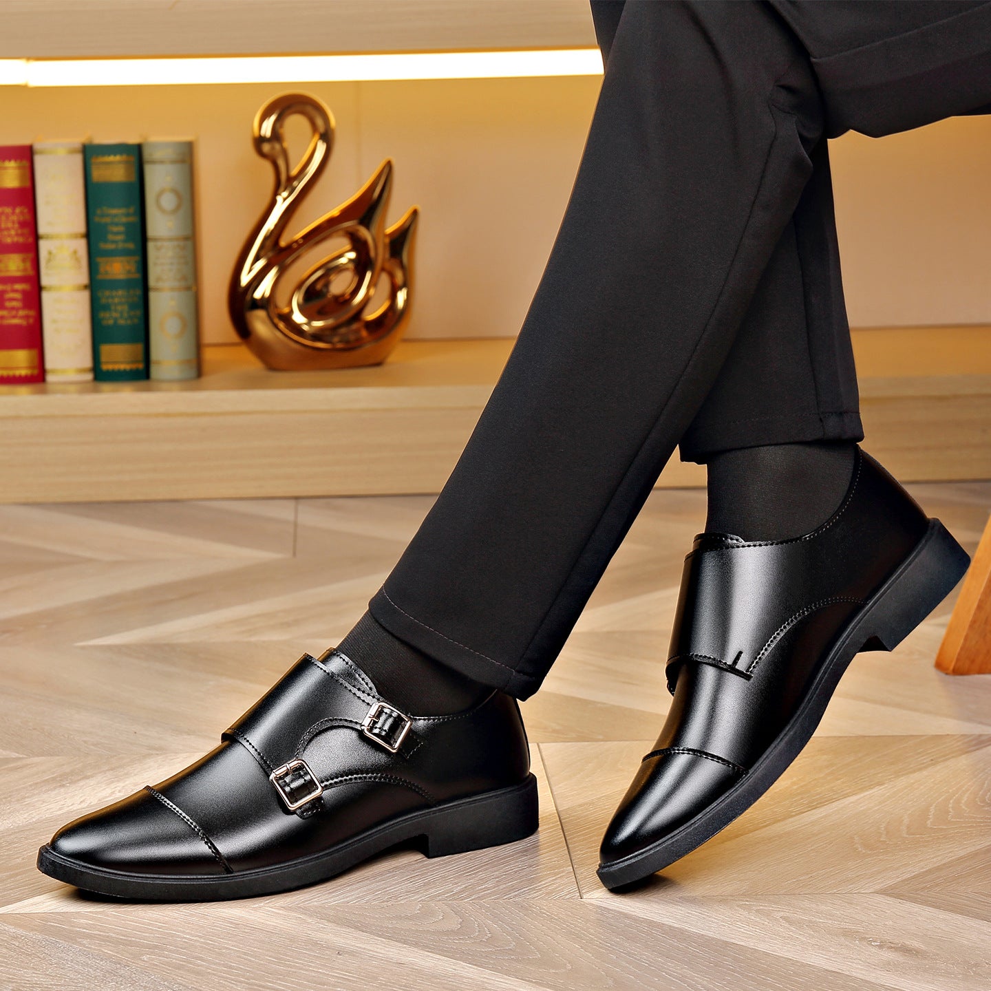 Large Size Soft Bottom Men's All-match Metal Slip-on Leather Shoes